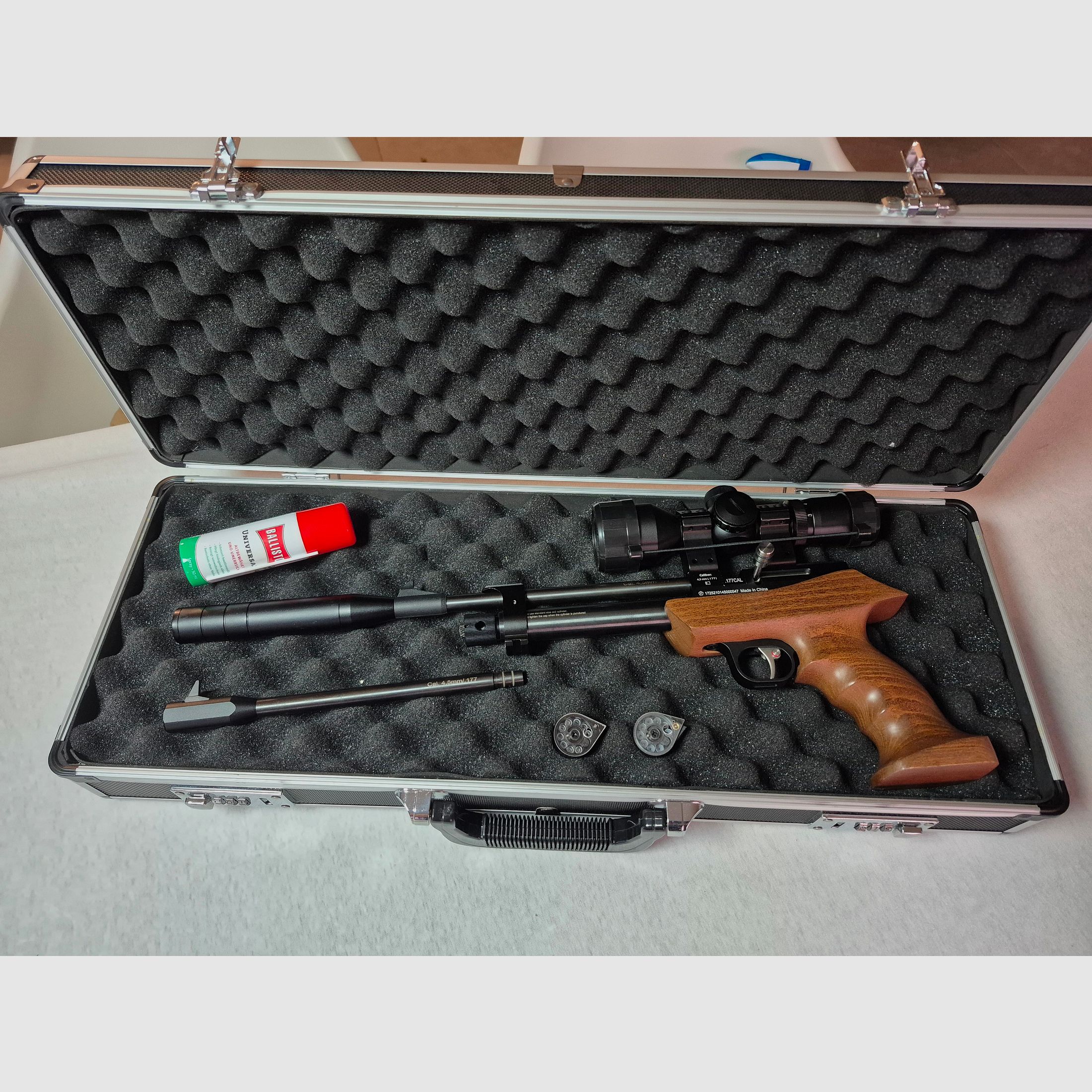 Diana Airbug con silenciador y ZF 3-9x40VE y mucho más.