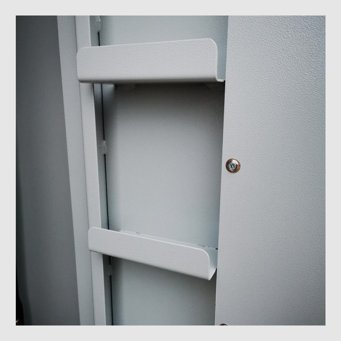 Gun cabinet HUNTER Rohrweihe (1700x540x380) Class 1 EN 1143-1 for up to 11 long guns