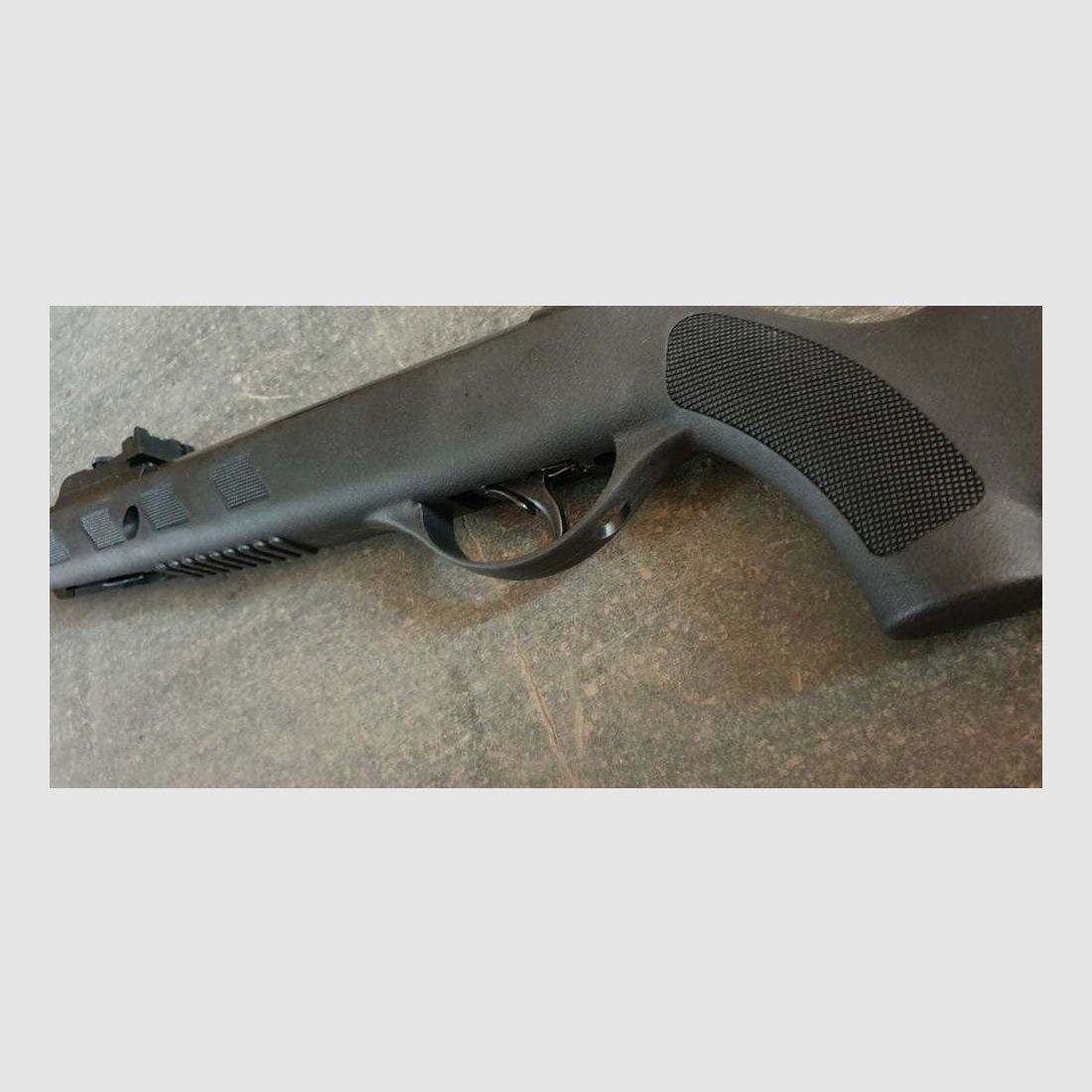 CARABINE À AIR GSG AN 500 4.5 AVEC POINT ROUGE, TRÉPIED ET MONTAGE LASER