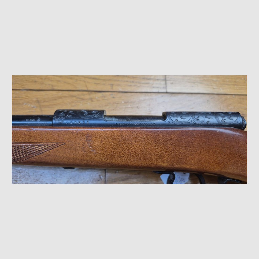 Très jolie carabine de jardin Manufrance – Modèle « Club » – Cal. 9 mm Flobert (balle ou plomb) – Très belles gravures en volutes jusque sur le pontet – Bronzage noir épais 100% d&rsquo;origine – Beaux bois joliment quadrillés – Mécanique et canon intouchés – État quasi neuf – TBE++/TBE+++, image 1 sur 35