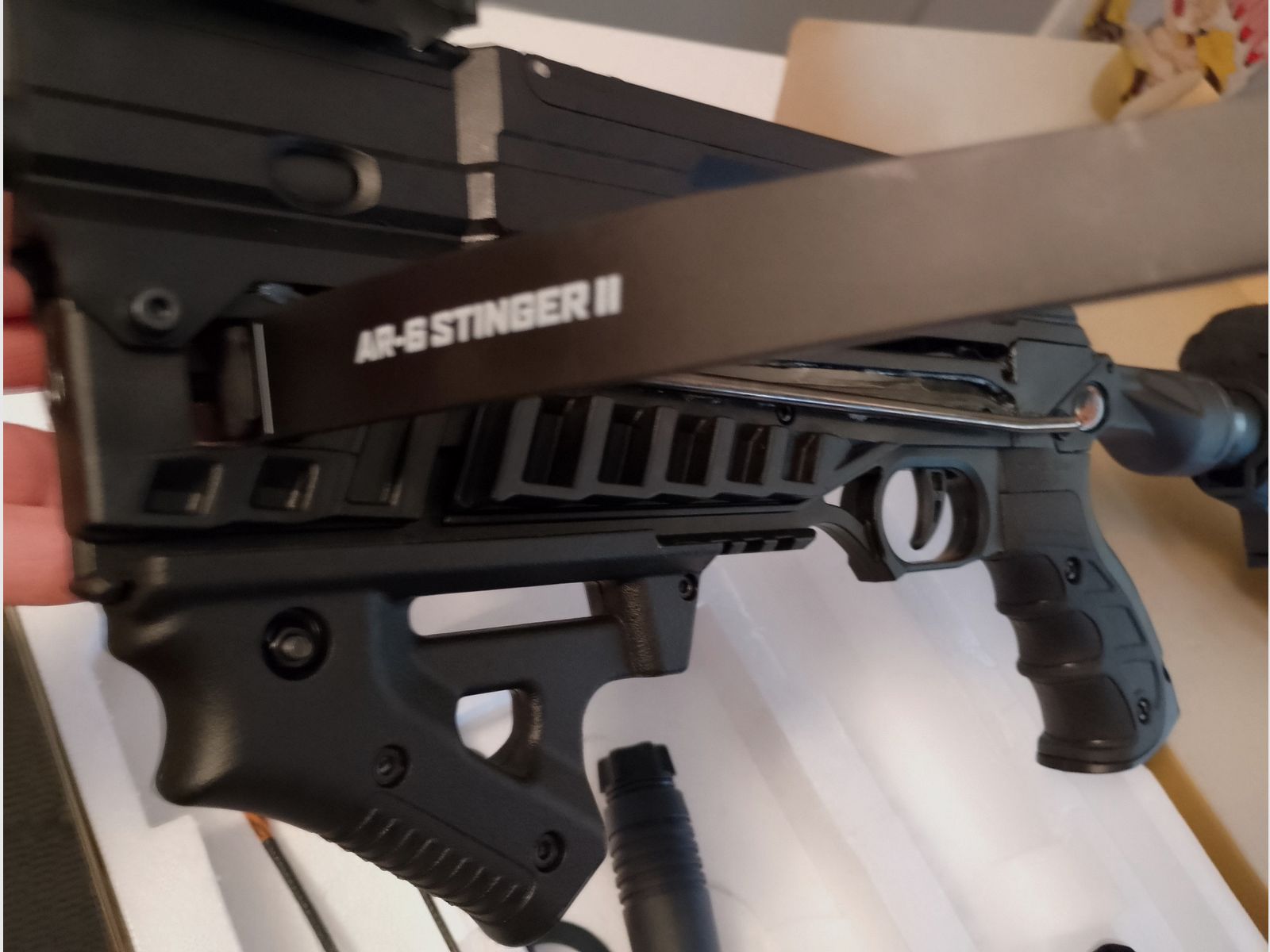 Multishot Pistolenarmbrust Steambow AR-6 Stinger II Tactical 55 lbs 6 Schuss Magazin, 130 bolzen und Red dot , Bild 1 von 5