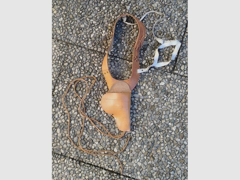 Schulterholster aus Leder
