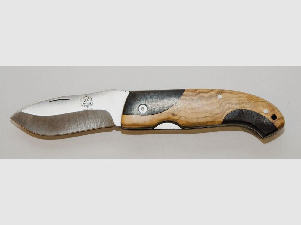 Couteau de poche avec des poignées en bois d'olivier