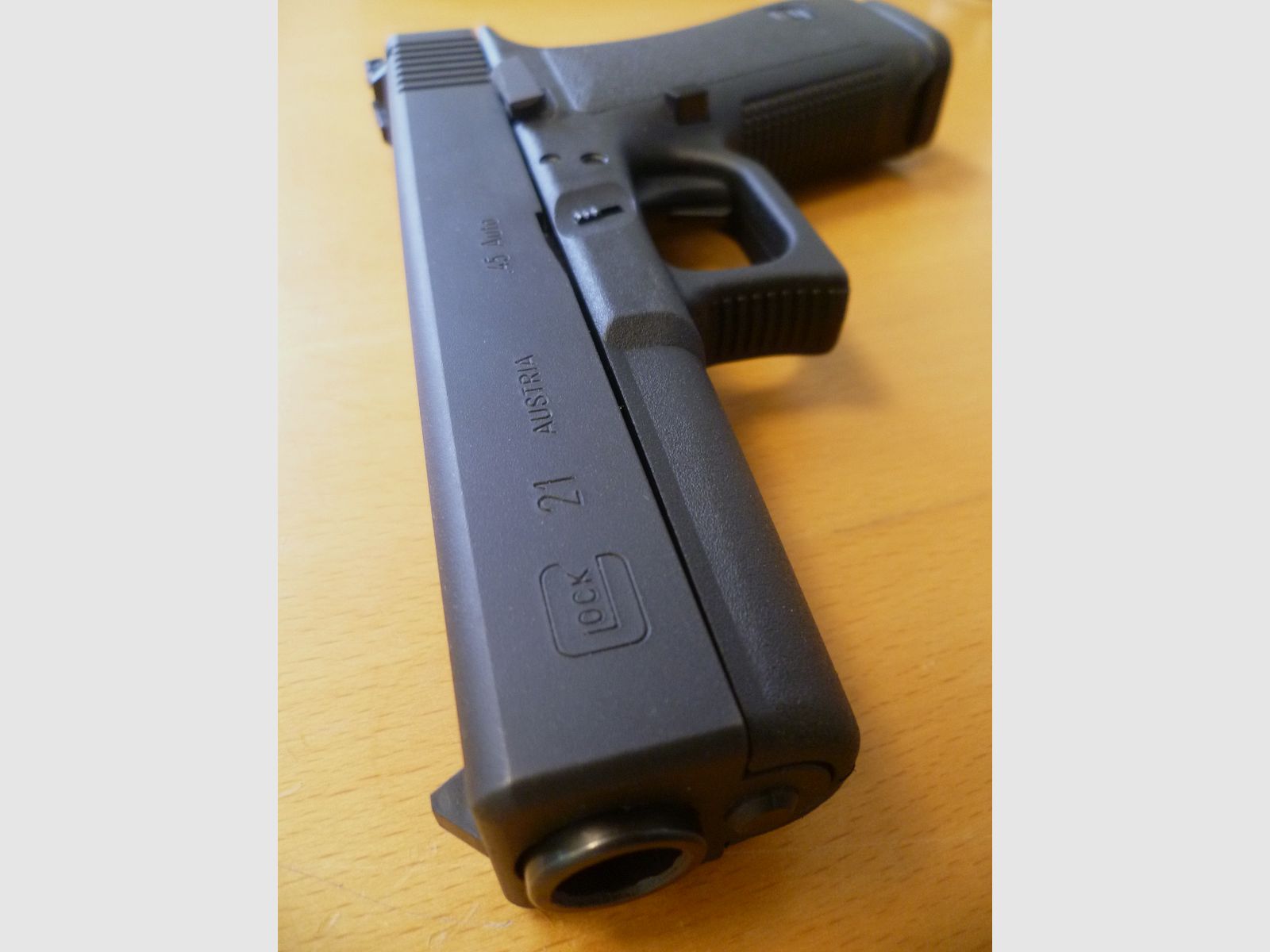 Pistole Glock 21 .45 Auto.