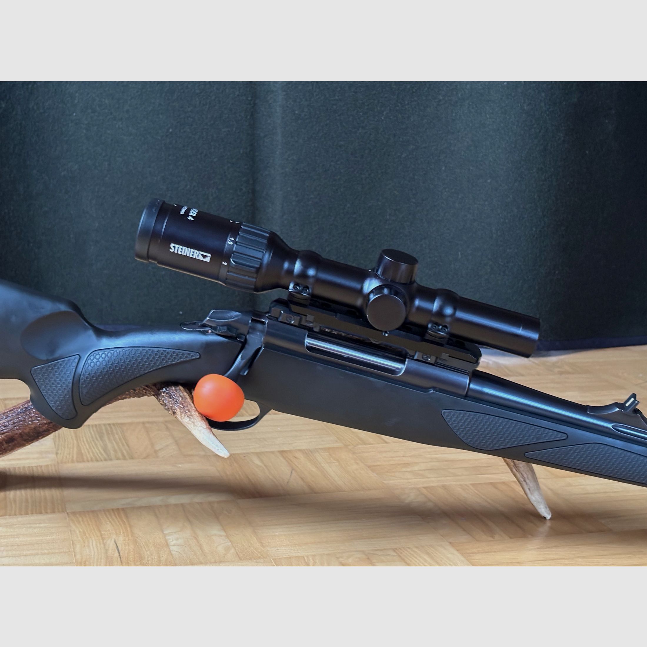 Sako 85 Black Bear / Steiner Ranger 4 1-4x24 / Dentler / Drückjagdkombination / NEUWERTIG