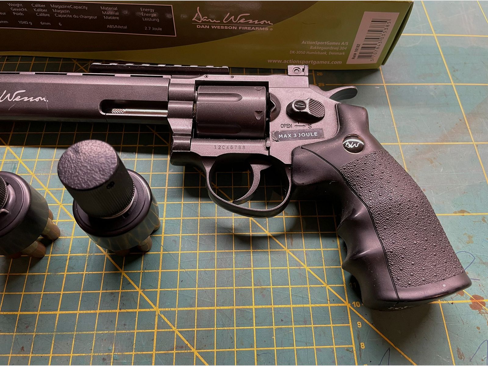 Dan Wesson 8" Co2 Revolver 6mm BB
