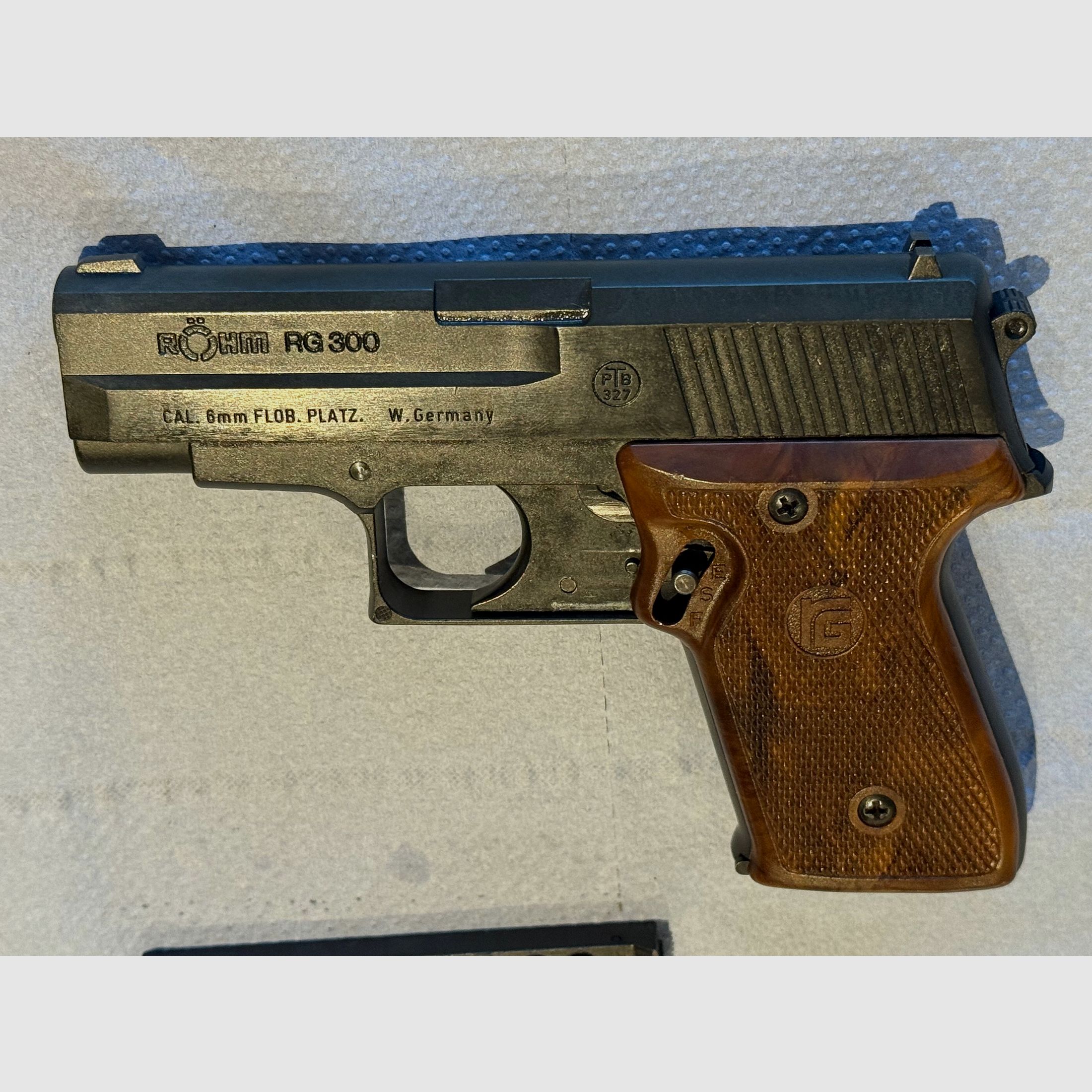 Röhm RG300 – Compact blank-firing pistol in caliber 6mm Flobert (PTB 327)