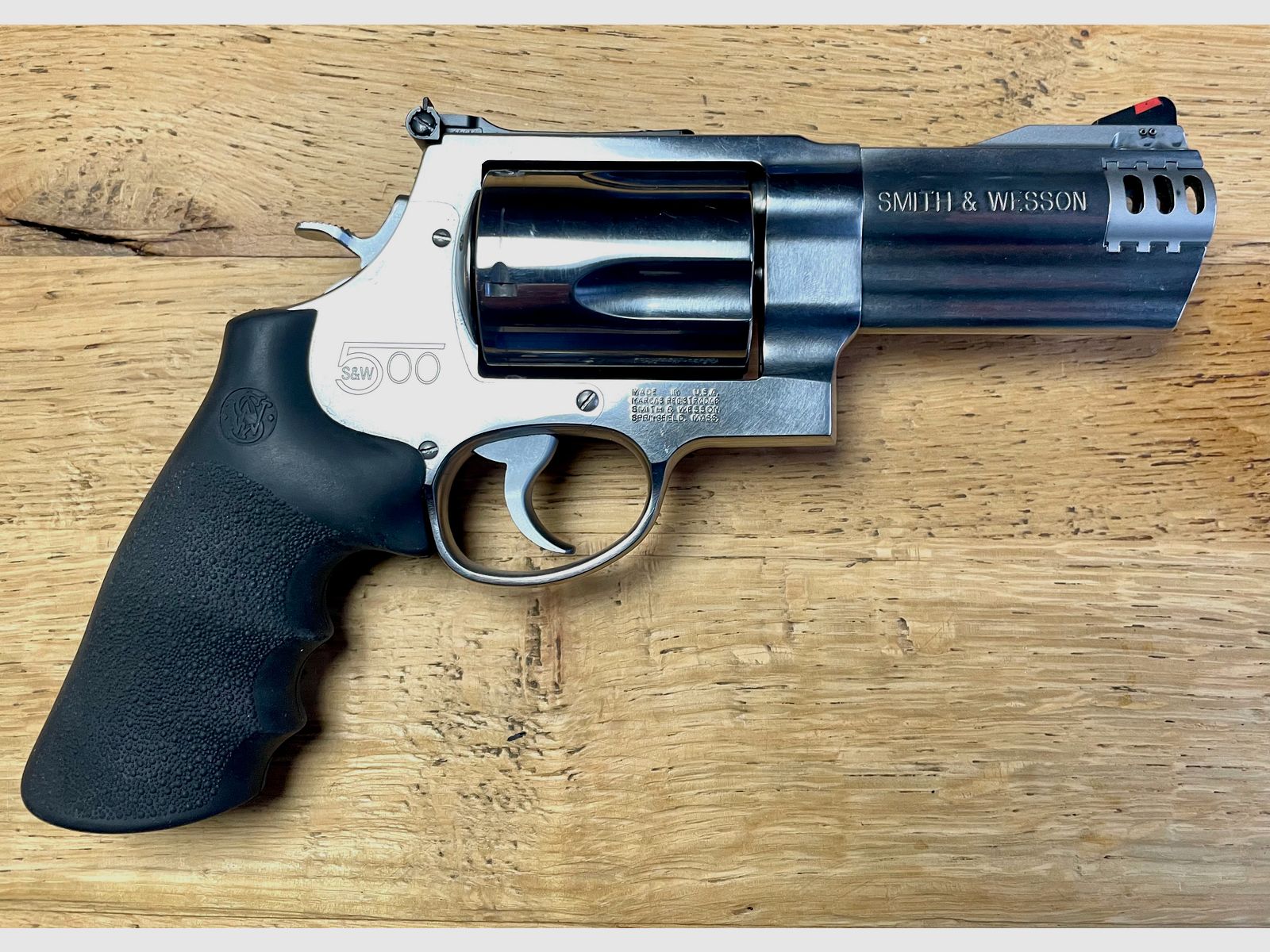 Smith & Wesson Revolver modello S&W 500 - lunghezza della canna 4" con compensatore