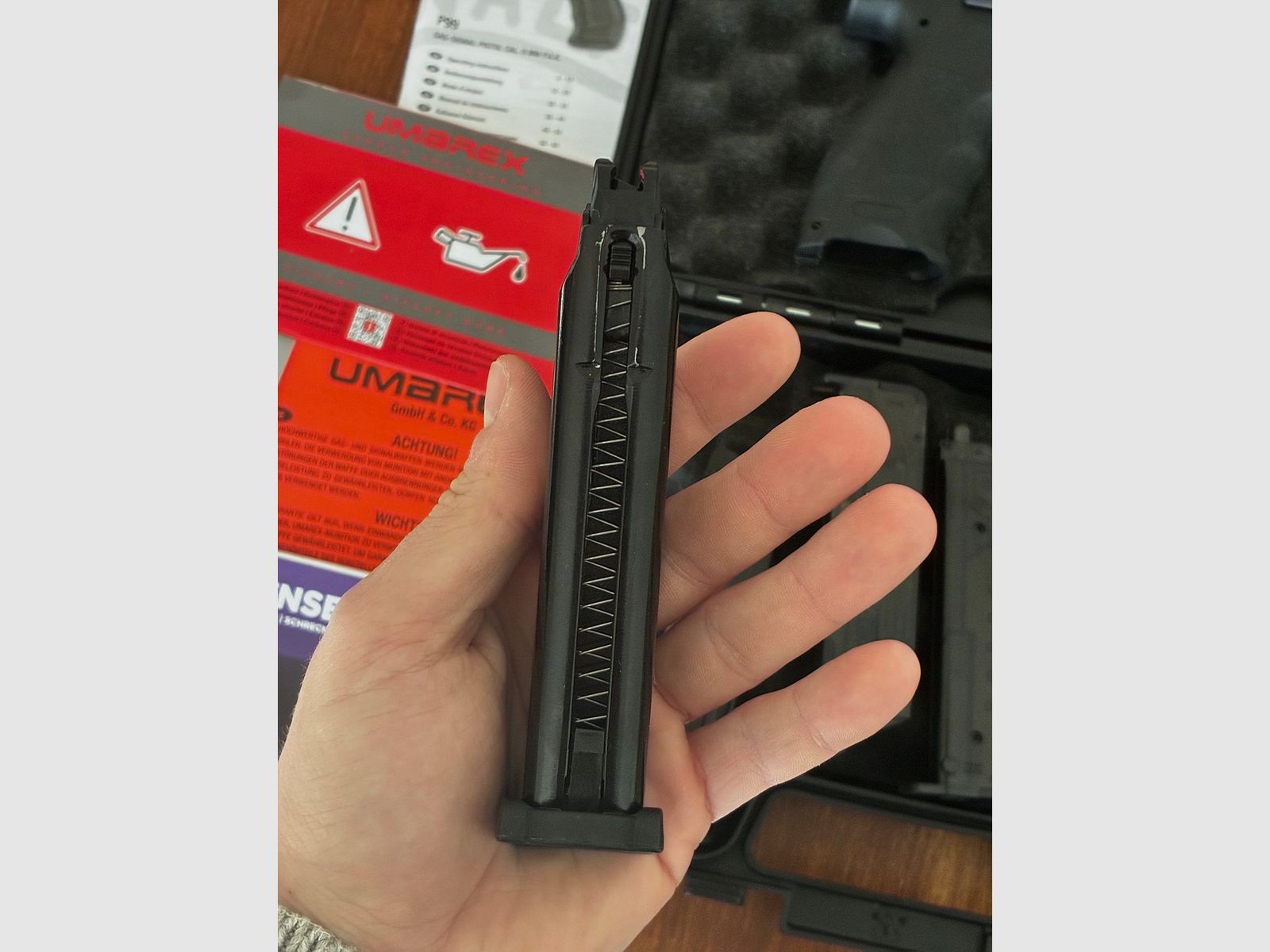 Pacchetto Airsoft completo — Ares Amoeba M4 (S-AEG) + H&K VP9 (GBB, scivolo in metallo) + Caricatore, gas,