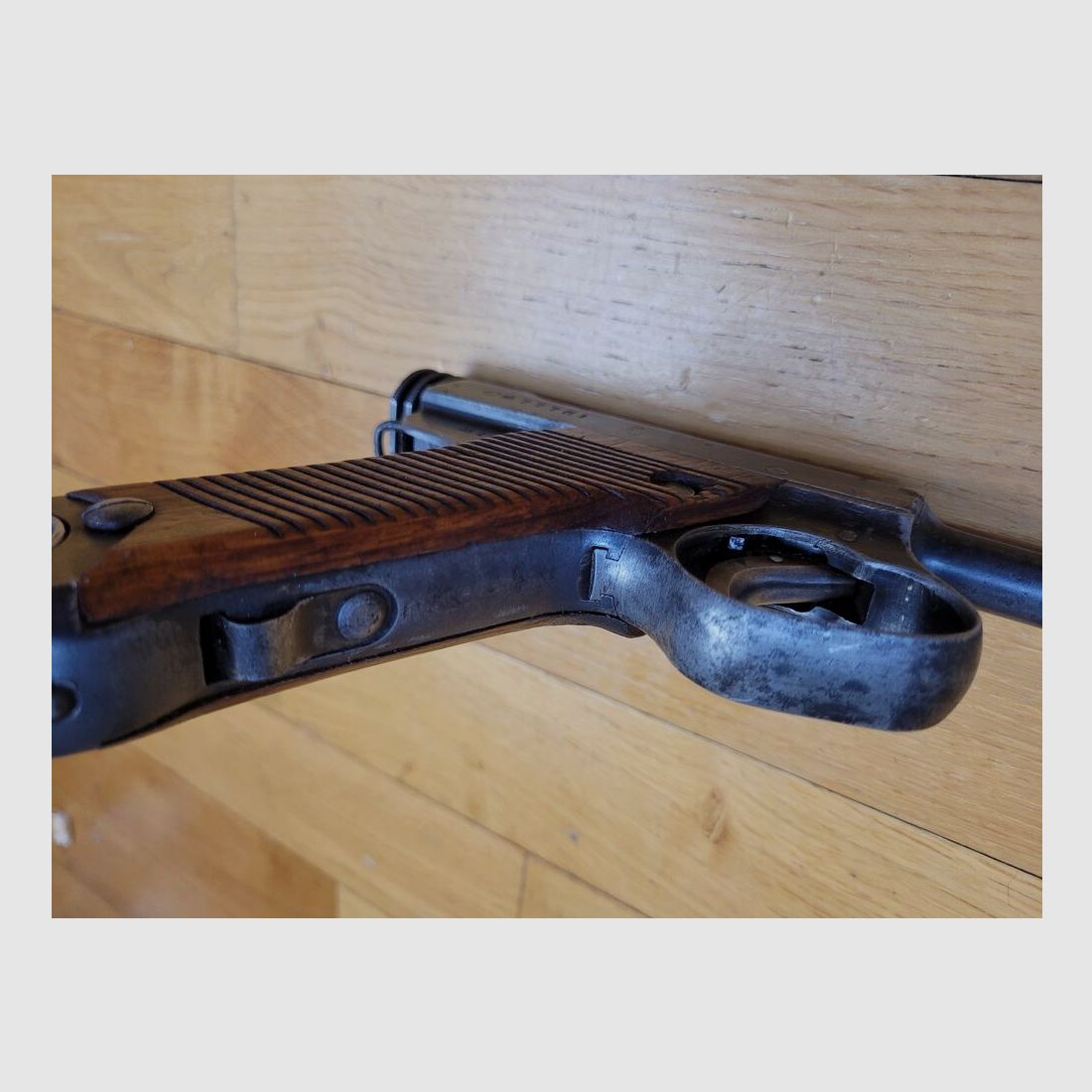 Außergewöhnliche und sehr seltene japanische Pistole Nambu Typ 14 – Japanische Dienstwaffe – Originalkaliber 8mm Nambu – Arsenal Nagoya unter Aufsicht von Kokubunji – Waffe aus April 1940 – Schöne monomatrikulierter Waffe außer Magazin – TBE und sehr selten, Bild 8 von 23