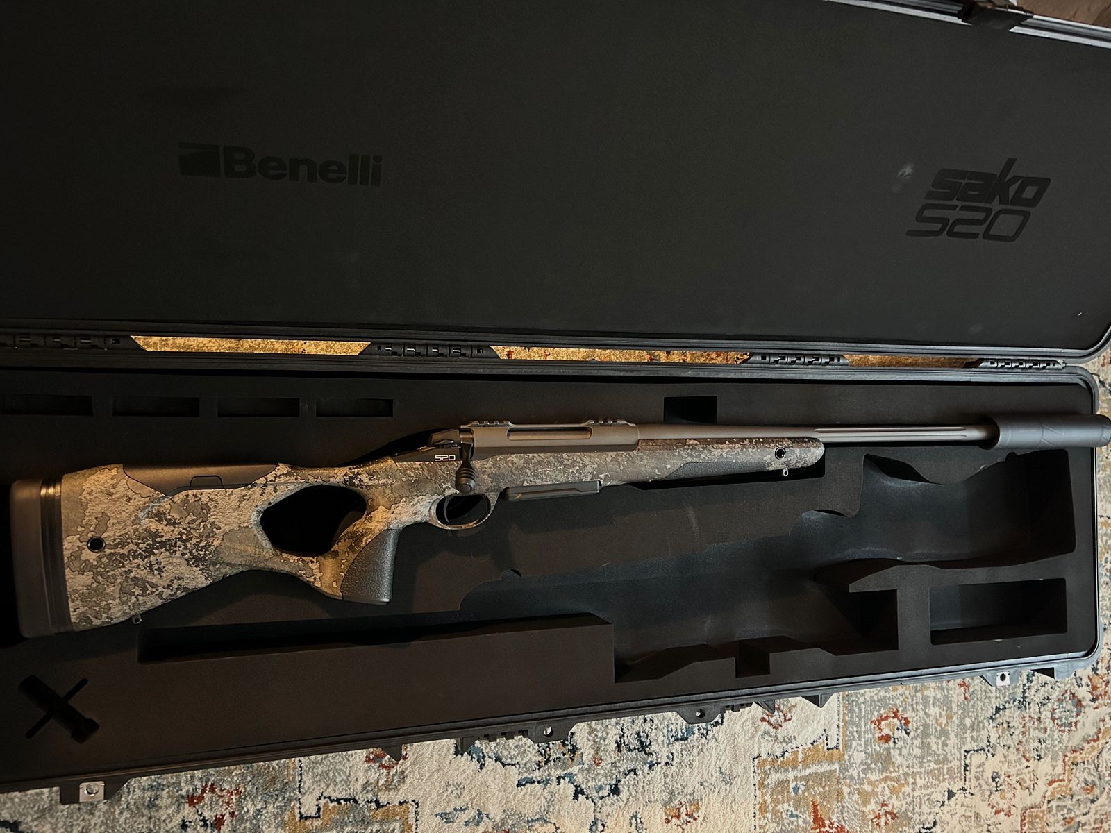 ¡Oferta combinada increíble! Sako S20 + SVEMKO Pure S silenciador | Cal 6.5mm / 0.25, Montaje rápido | Hunter 6,5 Creedmoor Cerakote True Timber Strata LL 51cm Camo *NUEVO*
