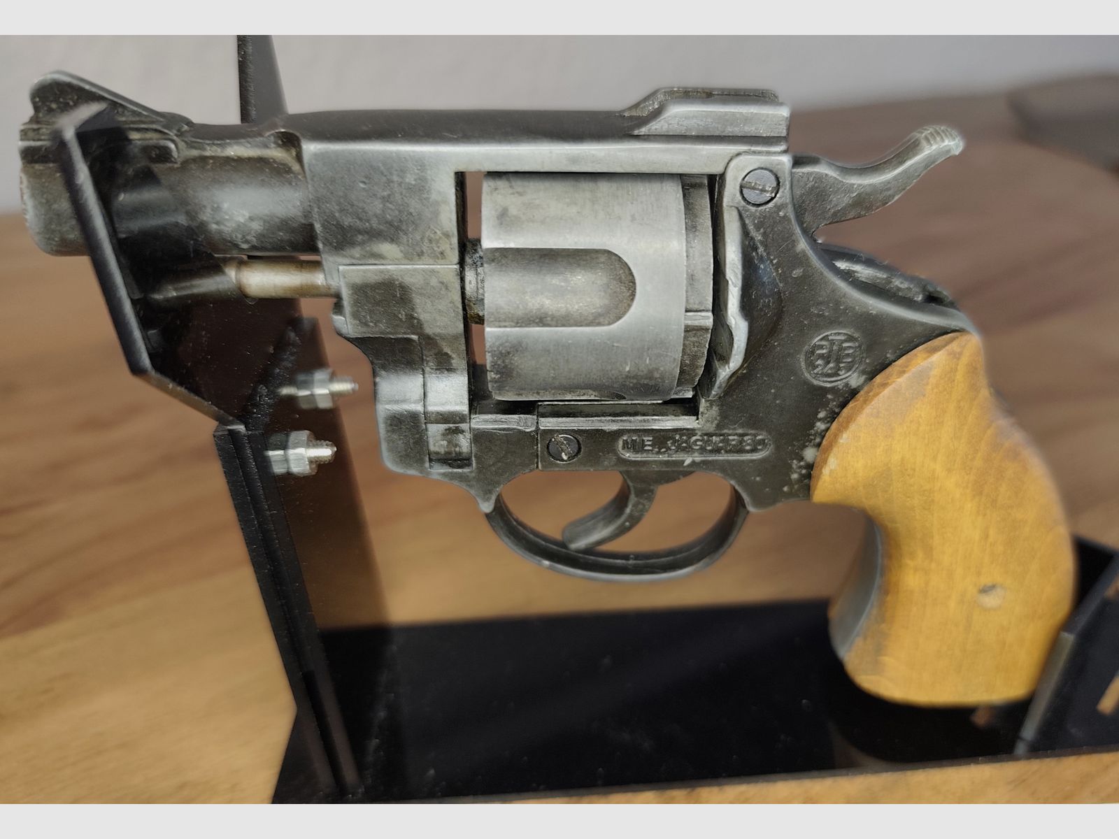 ME Jaguar 80 revolver 9mm + gas cartridges and leather shoulder holster