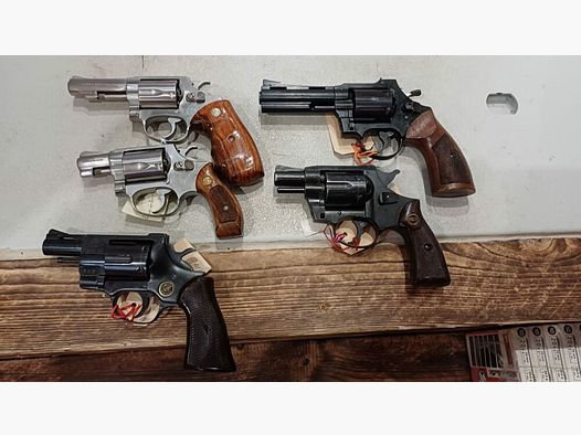 Pacchetto rivenditore revolver pistole corte collezione