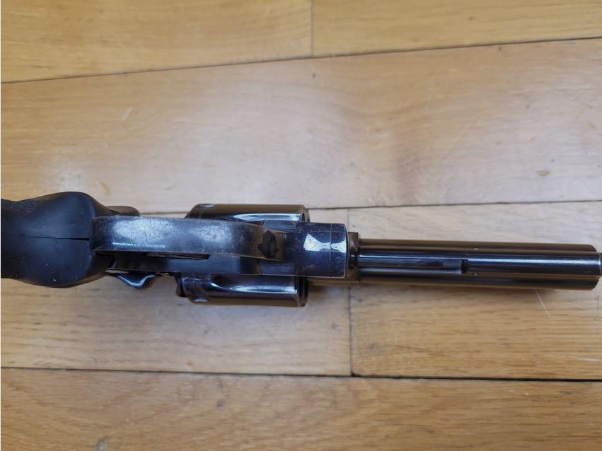 Sehr schöner Revolver Manurhin MR73 Sport 4 Zoll – 357Mag – Herstellung Manurhin – Serie K von 1984 – schöner Brünierung – Lauf und Kammern spiegelnd – Plakette mit zwei Schrauben – enger Durchmesser 355′ – einer der letzten »echten« MR73 – TBE +, Bild 7 von 14