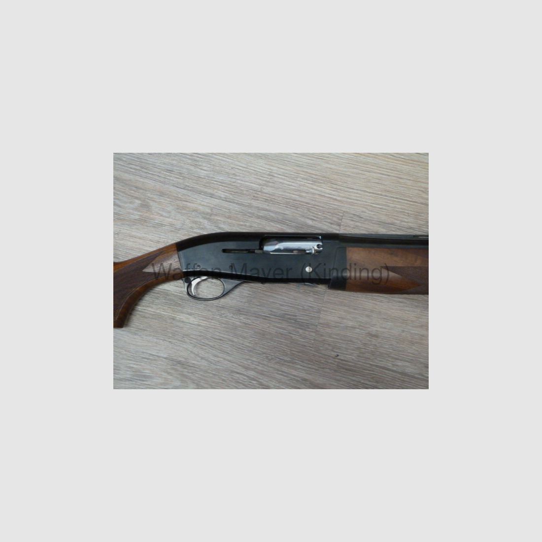 Fusil à chargement automatique SKB