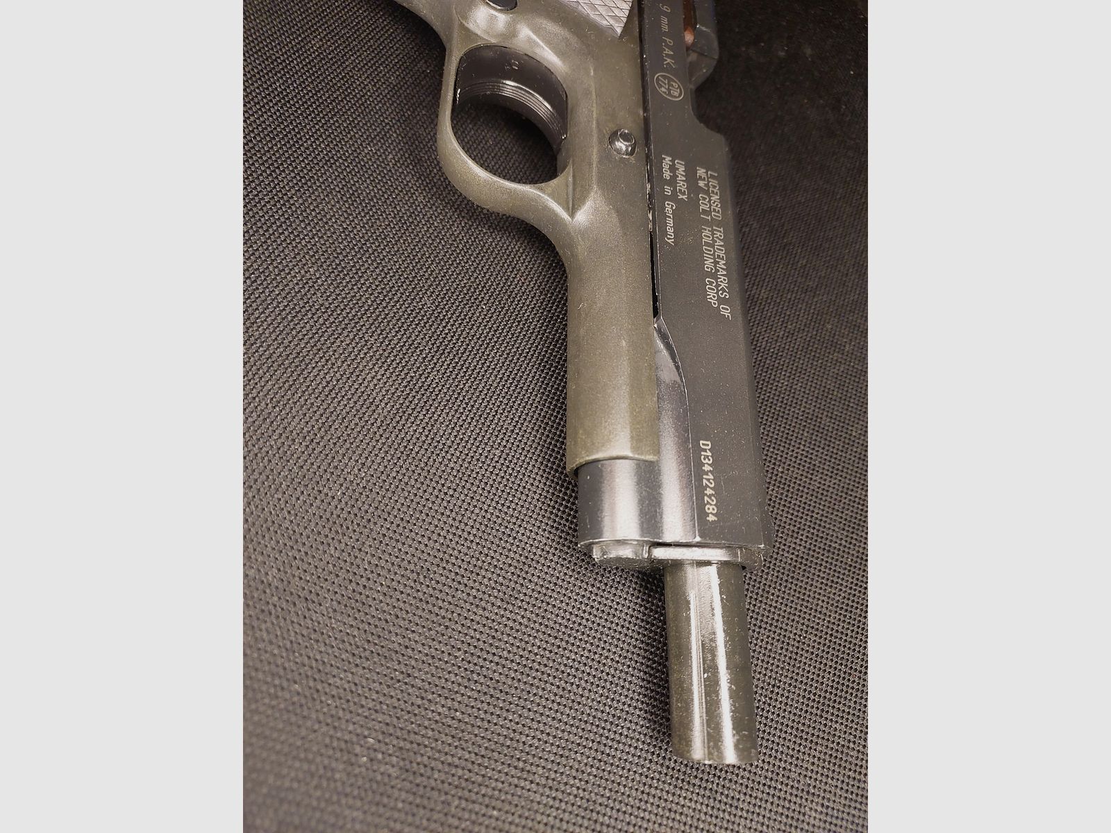 Colt Government 1911 A1 pistola de fogueo 9mm P.A.K. (PTB 774) con 3 cargadores