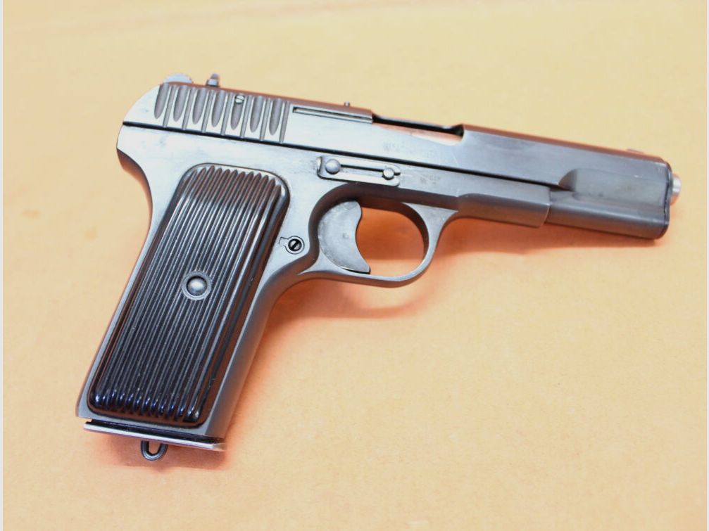 Radom Ha.Pistole .22lr Radom Tokarev TT-33 Sportowy Fabrikzeichen 11 im Oval mit Ladepatronen
