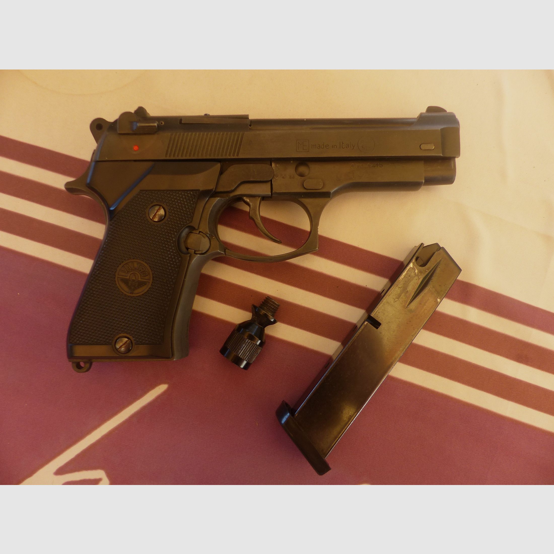 Valtro 98 Civil Cal. 9mm PAK - Beretta 92 Centurion clone with muzzle cup for rockets