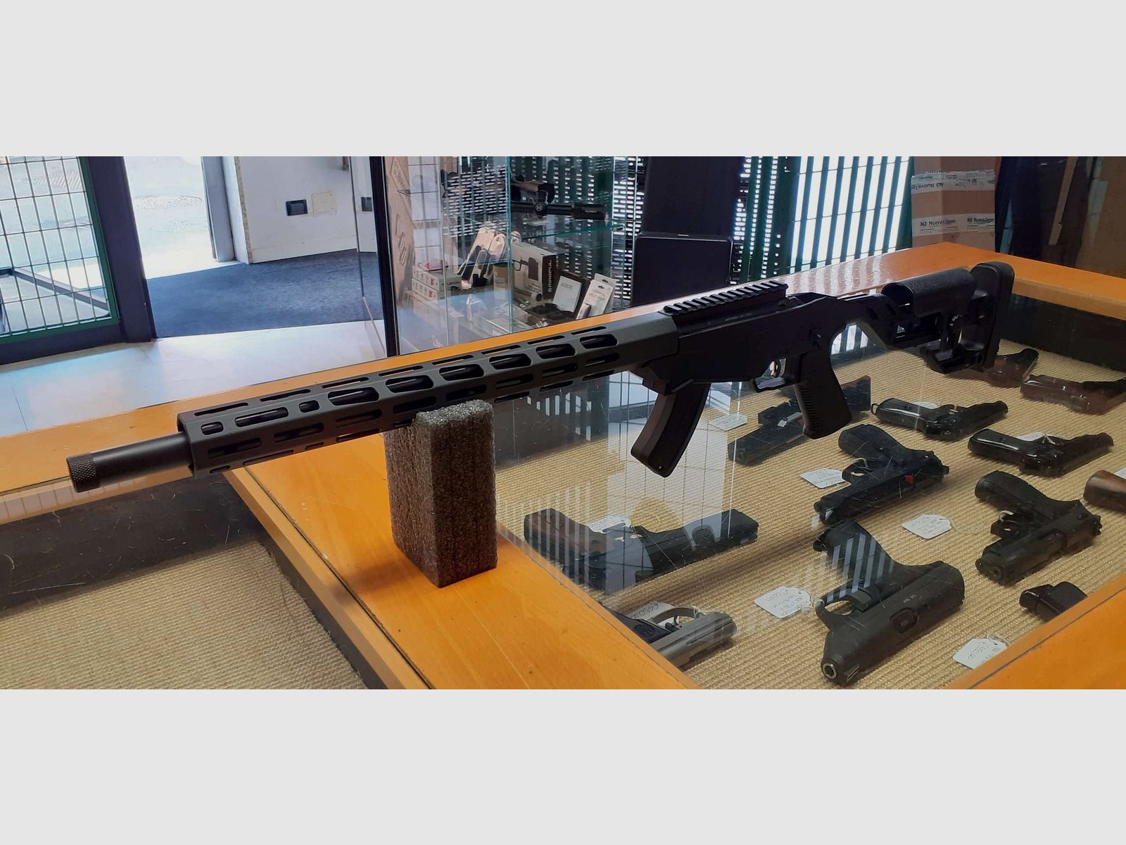 Bolt-action rifle RUGER mod. Precision Rimfire cal. 22L.R., image 4 of 4