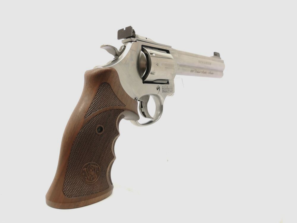 Smith & Wesson 686-6 Deluxe Match Master