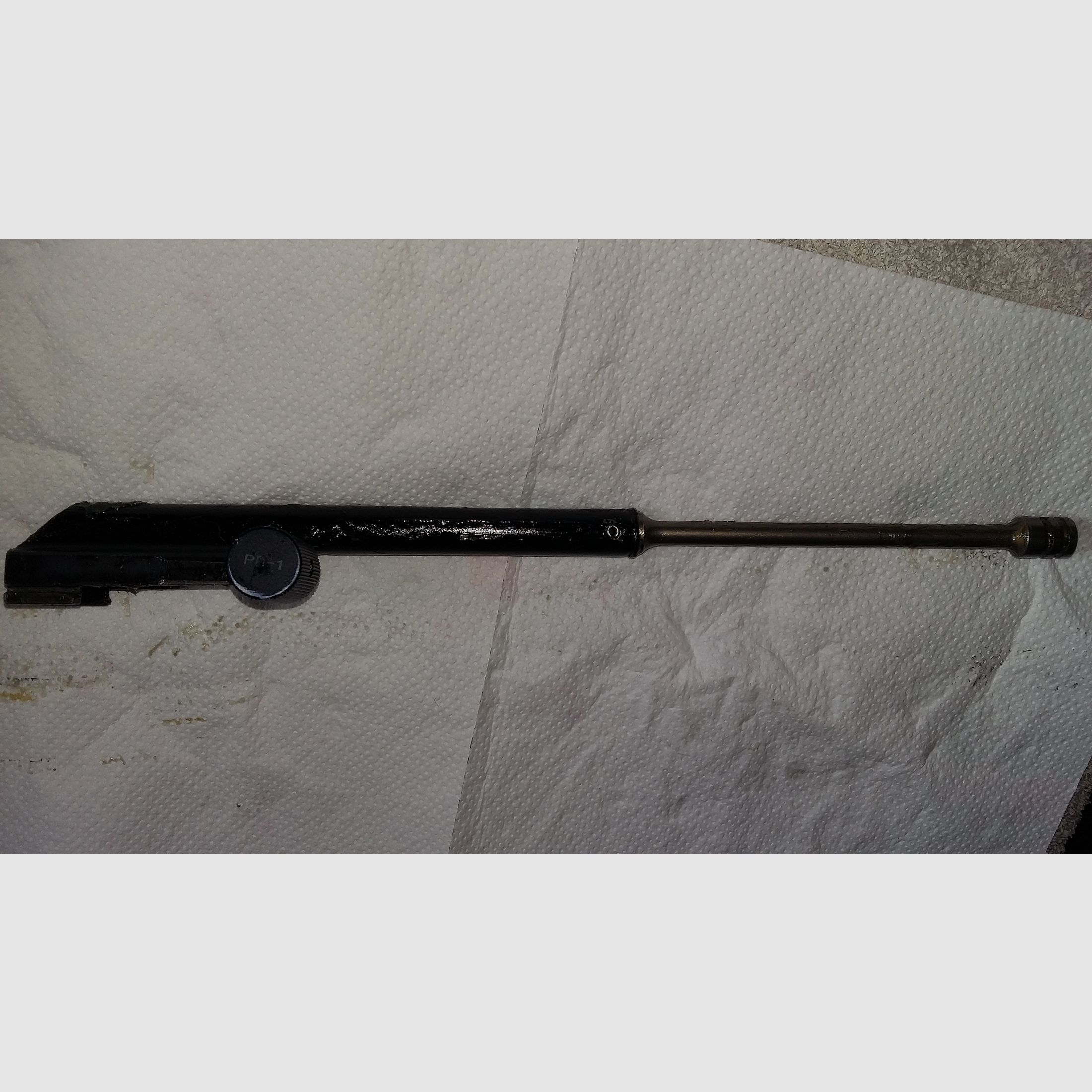 Modifizierter Original Izhmash Yunker 3 AK74 Deko Verschlussträger/Boltcarrier mit echtem Gaskolben und einem Zenitco style extended charginghandle. TAGS: AK47, AKM, Kalasch, Russland