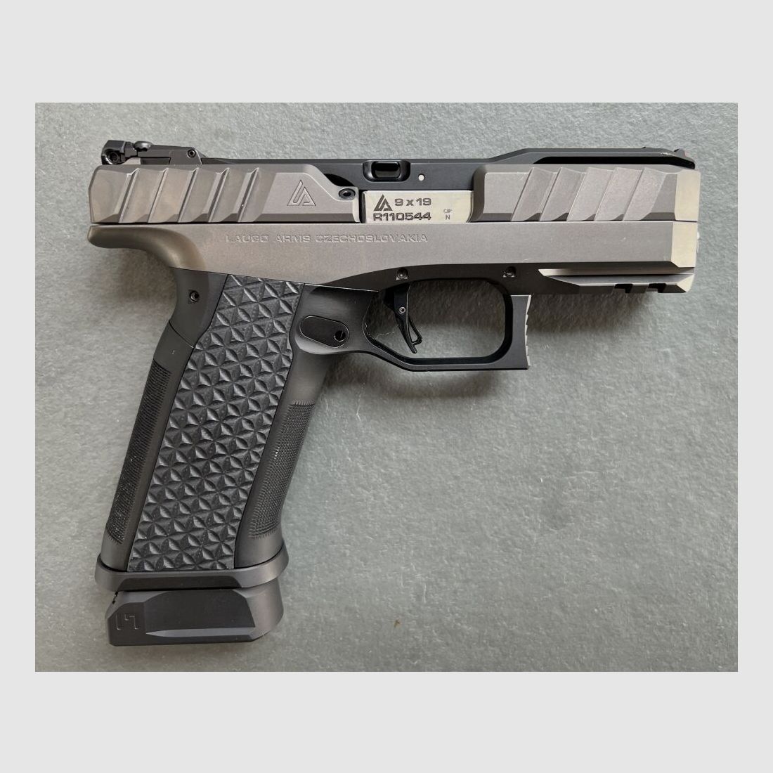 Laugo Arms Remus grey/black Full Kit