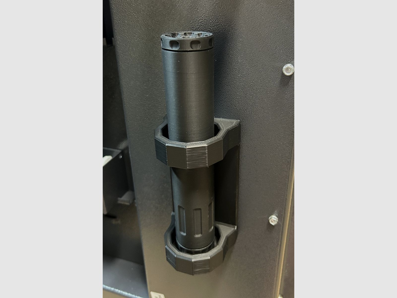Magnetischer Schalldämpfer Halter bis 46mm SCHWARZ | Waffenschrank Schalldämpferhalter
