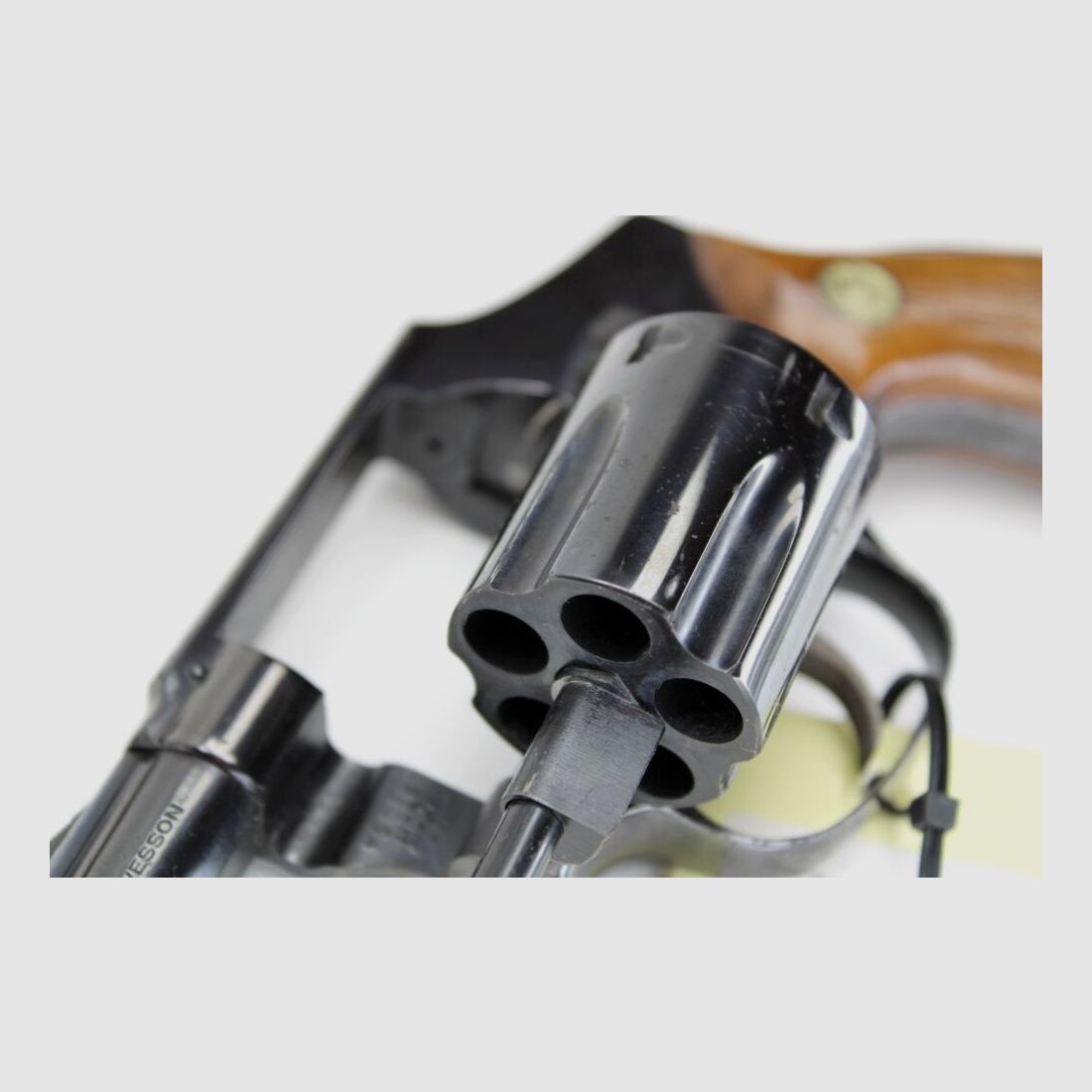 Revolver Smith & Wesson Mod 40 concealed hammer, palm safety .38Special