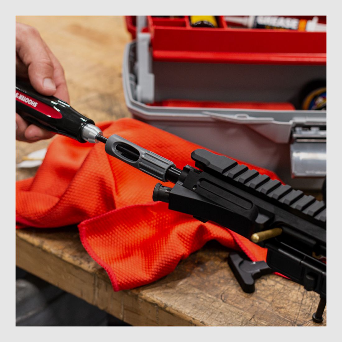 Guida universale per canne Shooter's Choice con porta solvente e colletto MSR/AR (SHF-BG-U)