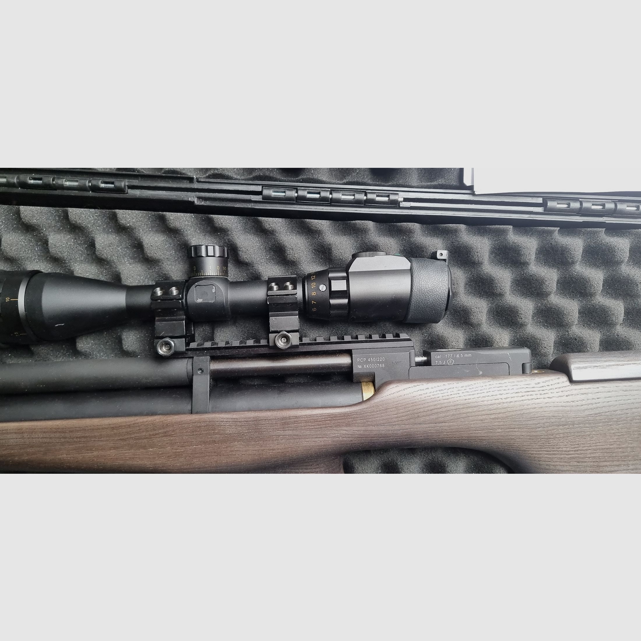 Zbroia Kozak Pressluftgewehr Bullpulp 4,5mm F Version mit 5 Magazinen, Pumpe, Optik 12x , Diabolos usw Frisch aus der Wartung!