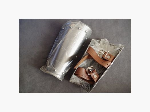 Ein Paar Armschoner bzw Plattenschutz für die Arme , Armschienen medium