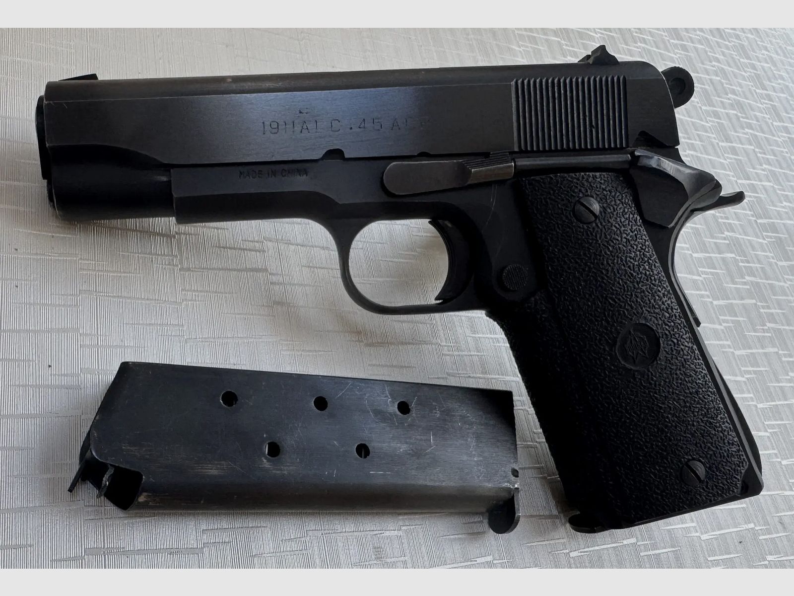 Pistole Norinco Modell 1911 A1 Nachbau der Colt Combat Commander – Kaliber .45 ACP