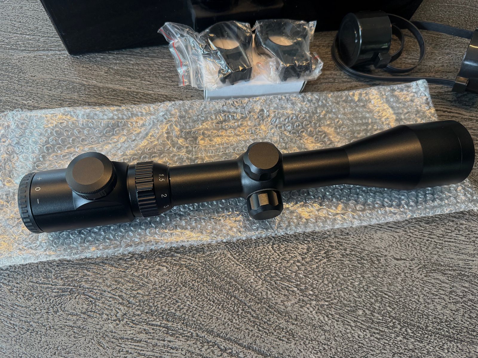Leader Huntersman 1,5-6x42E mit beleuchtetem Duplex Absehen
