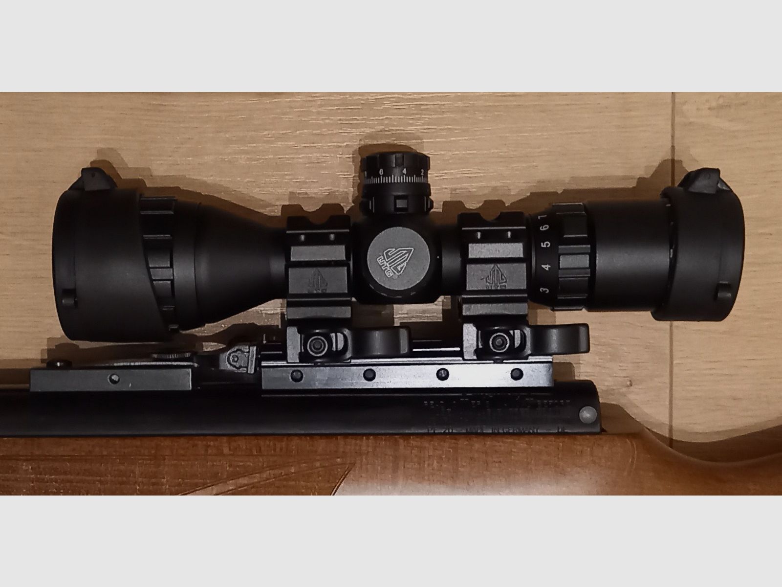 Fucile ad aria Weihrauch HW 77 KT calibro 4,5 mm con calcio forato, silenziatore e ottica