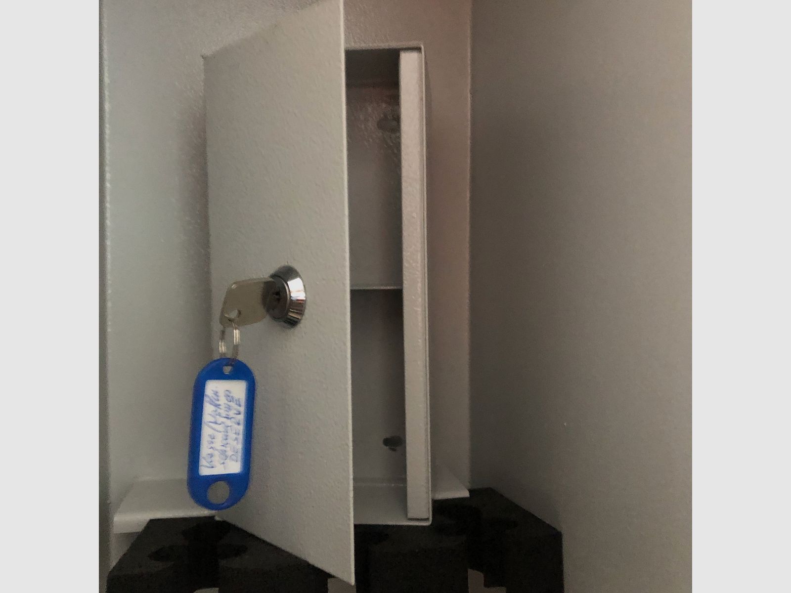 Armoire à armes pour jusqu'à trois armes longues