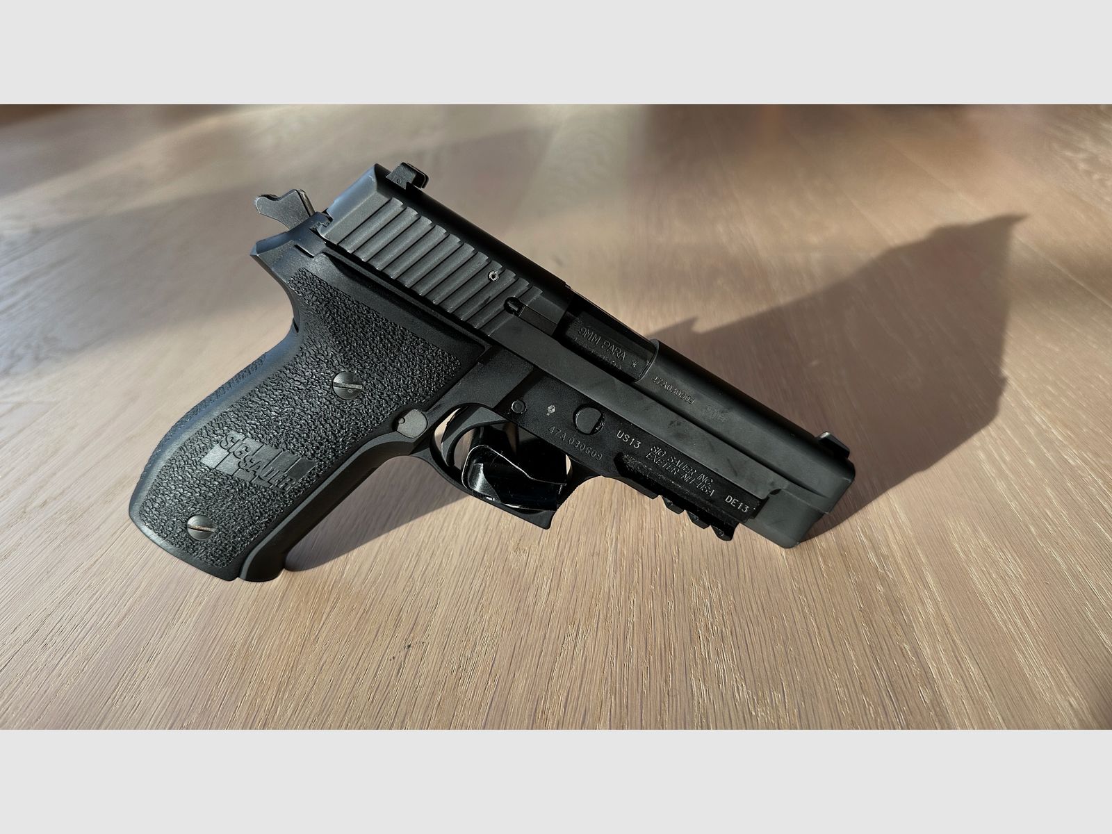 Sig Sauer P226 Mk25 9mm mit Holster