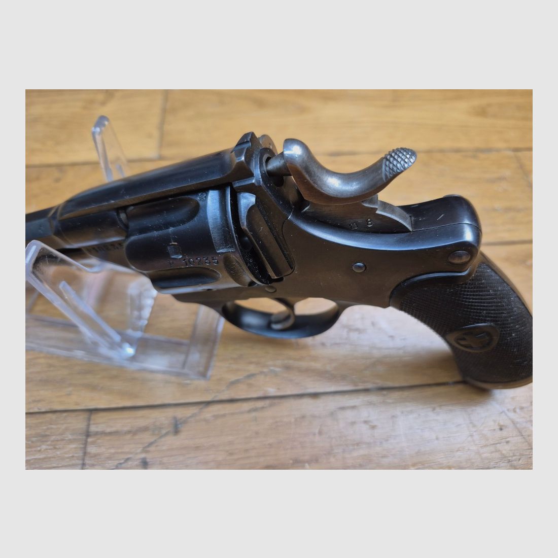 Sehr schöner Schweizer Revolver Modell 1882 (und nicht 1882-29!) – Kal. .7.5 Schweizer – Seltene „private“ Herstellung des Arsenal Bern – 5.903 Exemplare W+F Bern „P“ von nur 37.255 Waffen – Waffe 1. Klasse – quasi neu und Kategorie D! – TBE++, Bild 15 von 22