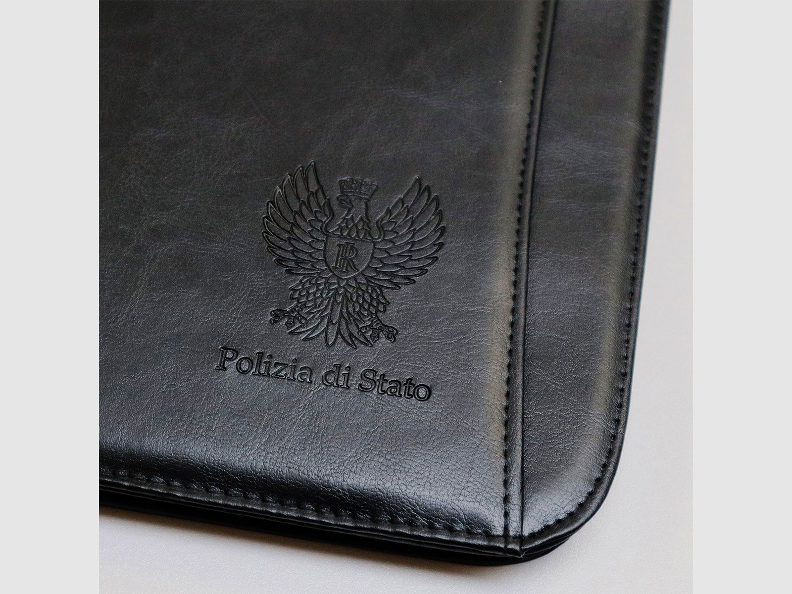 FAUX LEATHER FOLDER WITH CALCULATOR AND PAD 26X37X2cm | STATE POLICE LOGO, image 3 of 3