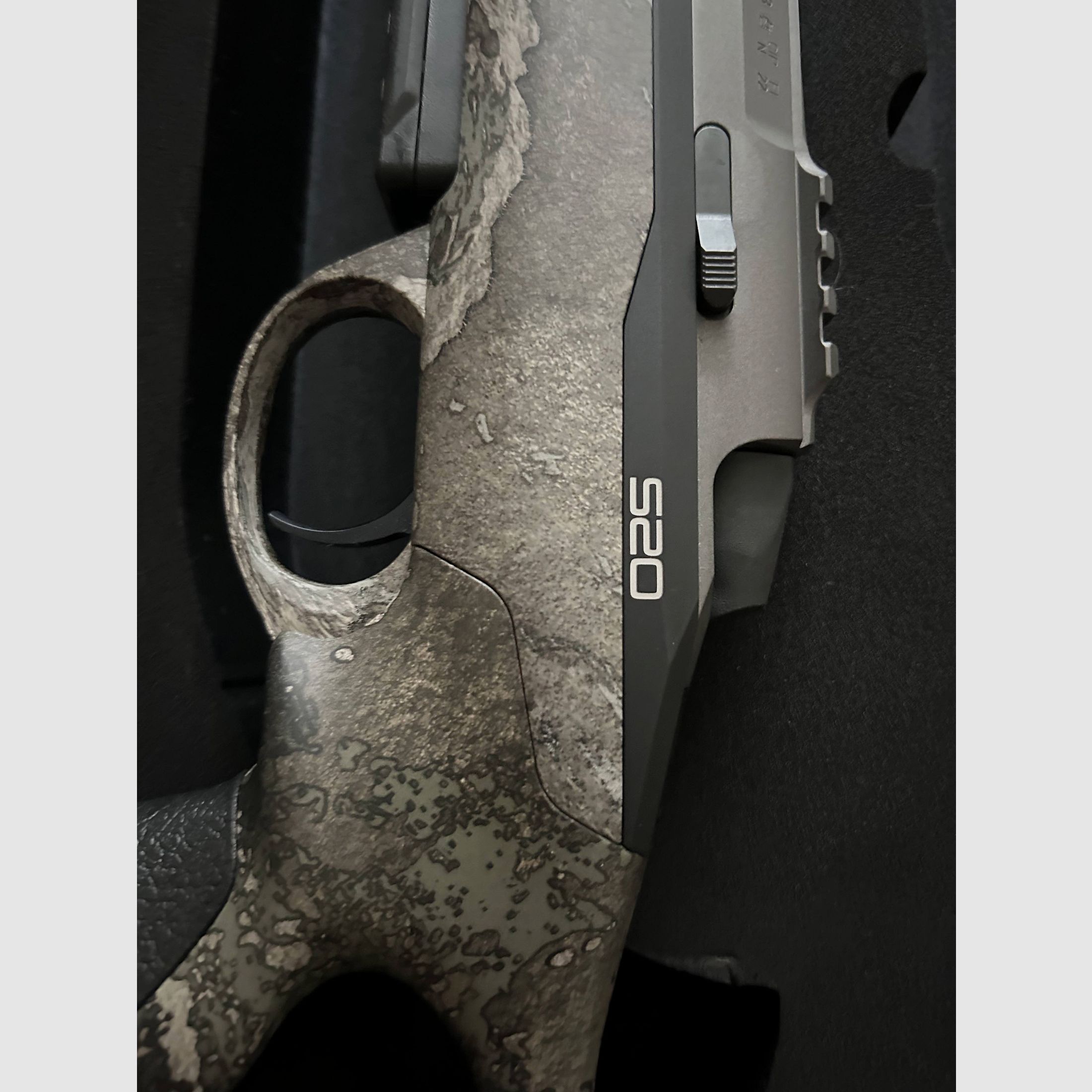 ¡Oferta combinada increíble! Sako S20 + SVEMKO Pure S silenciador | Cal 6.5mm / 0.25, Montaje rápido | Hunter 6,5 Creedmoor Cerakote True Timber Strata LL 51cm Camo *NUEVO*