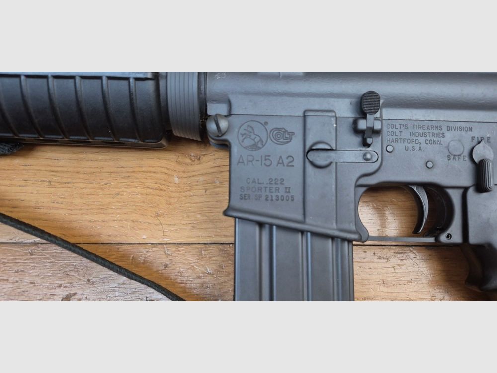 Très belle carabine Colt AR15 A2 Modèle Sporter II – Calibre 222 rem. – Fabrication 100% Colt vers 1985 – Entre la M16 A1 et la M16 A2 dans l&rsquo;arbre généalogique Colt – Excellente arme de stand de qualité pour les fans de la plateforme AR15 – TBE++, image 8 sur 43