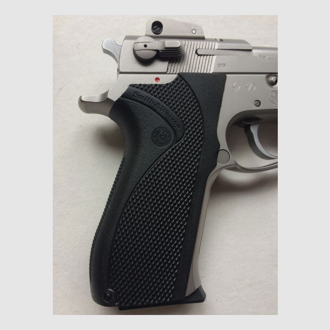 Smith and Wesson	 5906