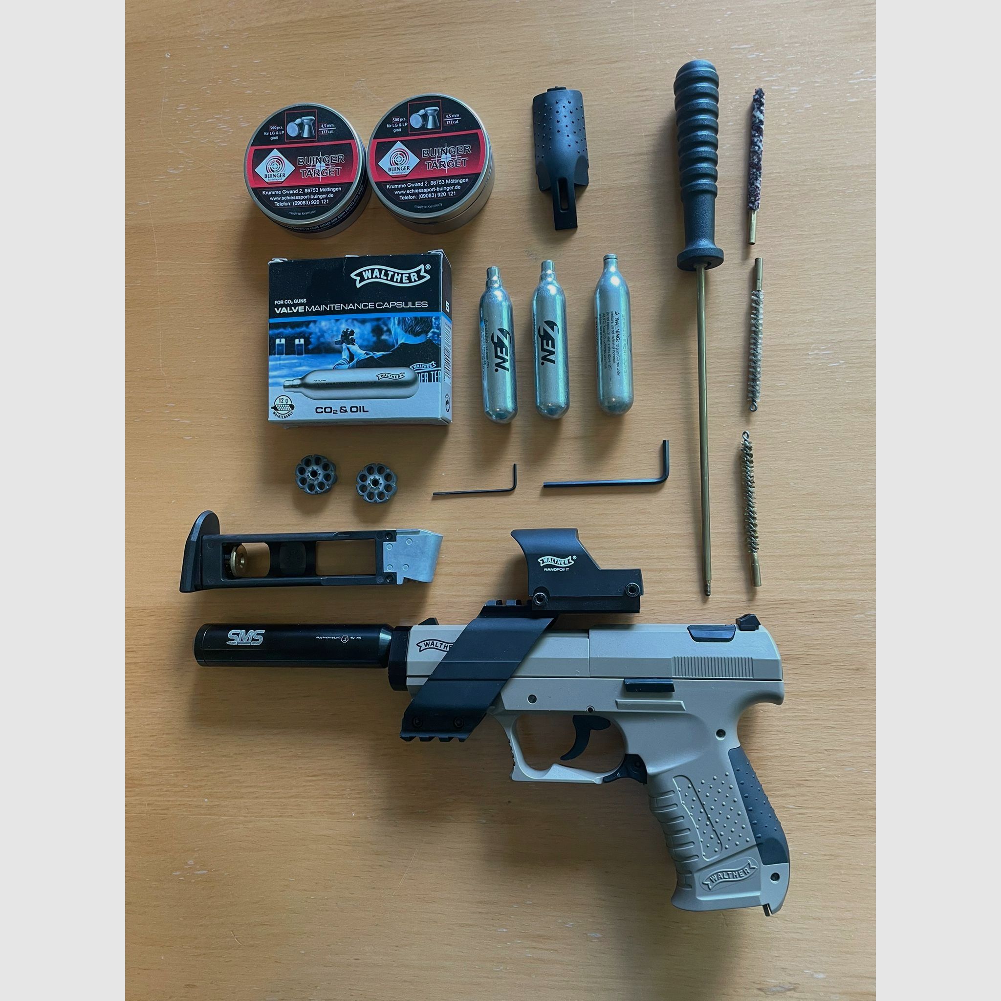 Walther CP99 FDE CO2 Pistole der Sonderauflage Flat Dark Earth mit Walther Nano Point und Schalldämpfer