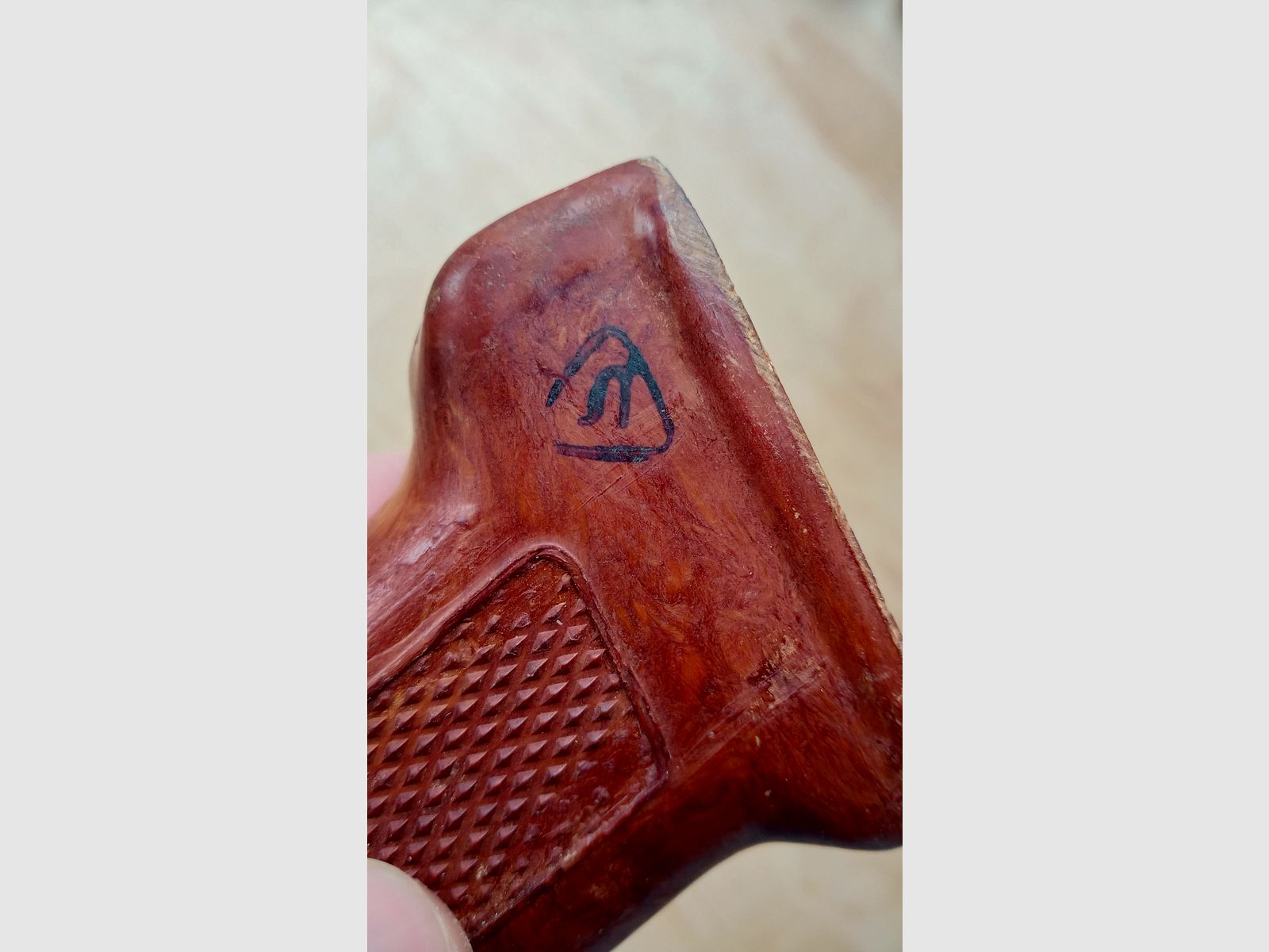 PKM / RPK impugnatura in AG4 fibra di vetro Bakelite, probabilmente russa o bulgara / adatta anche per AK e cloni.