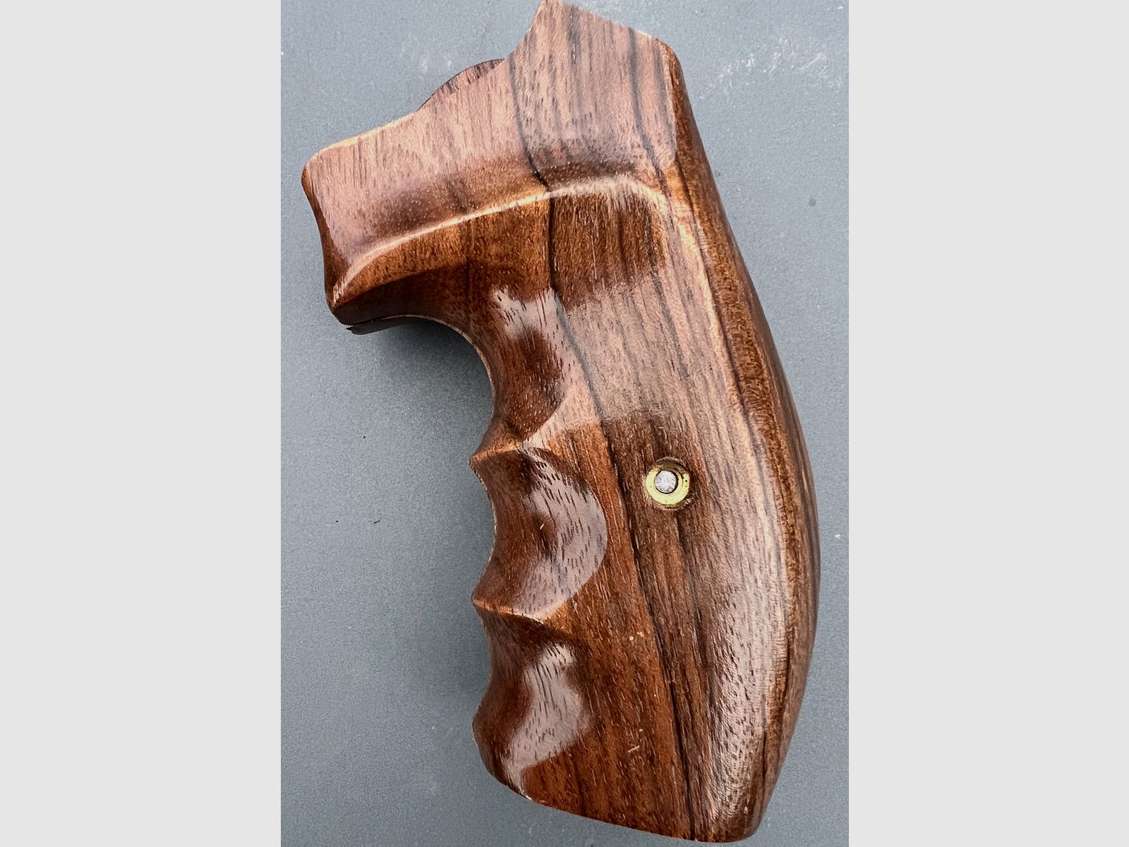 Smith & Wesson K/L Frame Round Butt Holzgriff Walnuss Finger Groove – neu – Top Ergonomie