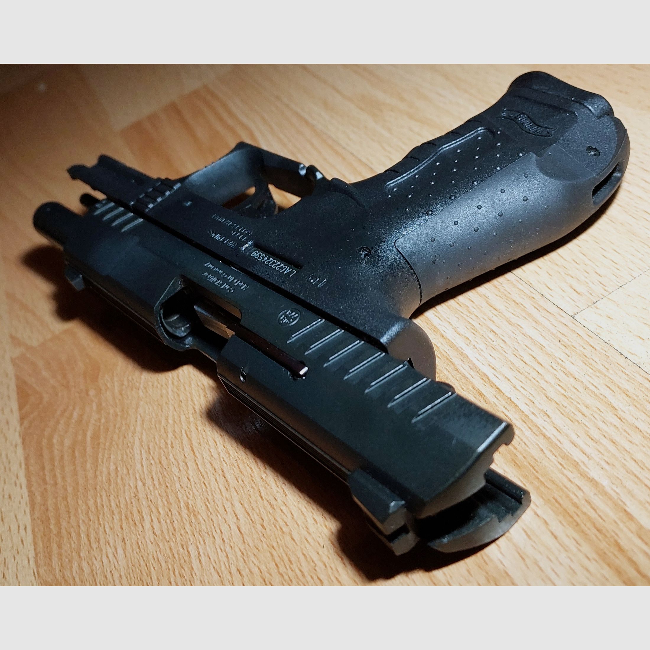 Walther P22 Ready blank firing pistol 9mm P.A.K. black (PTB 778) like new.