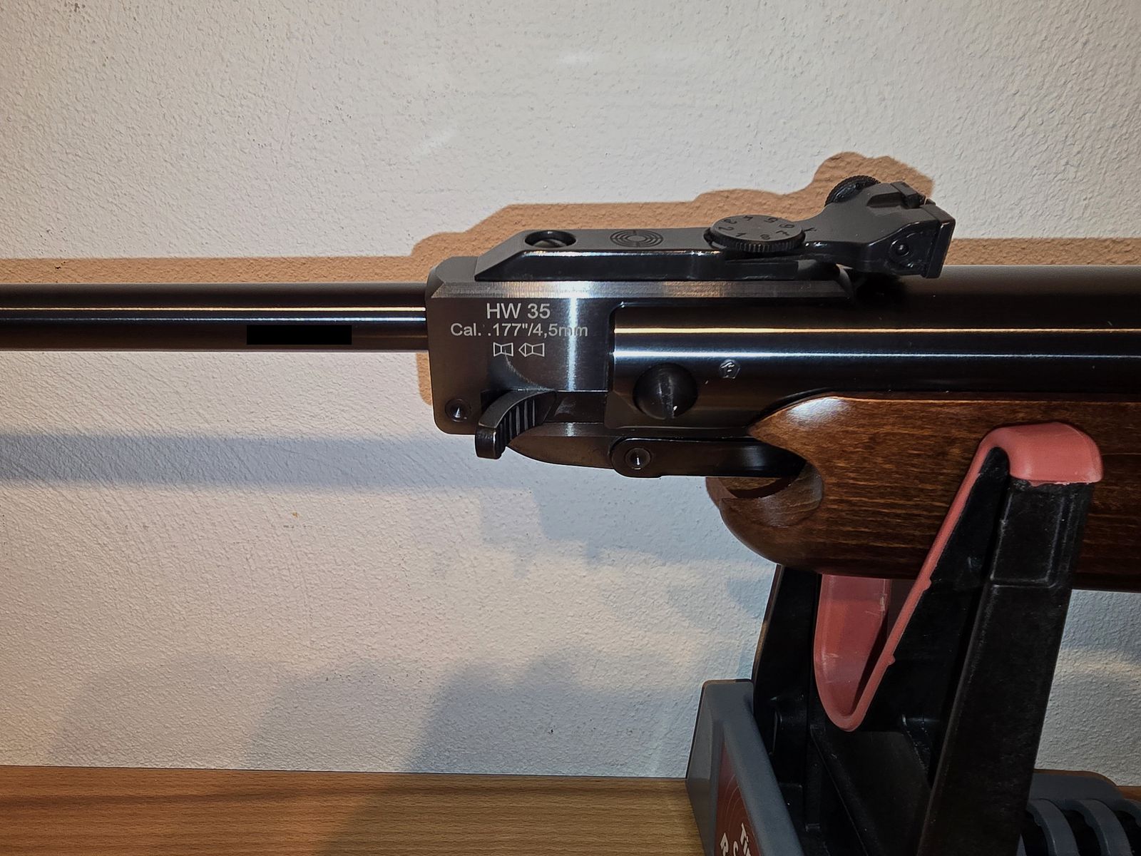 Air rifle Weihrauch HW 35 with open sights in caliber 4.5 mm