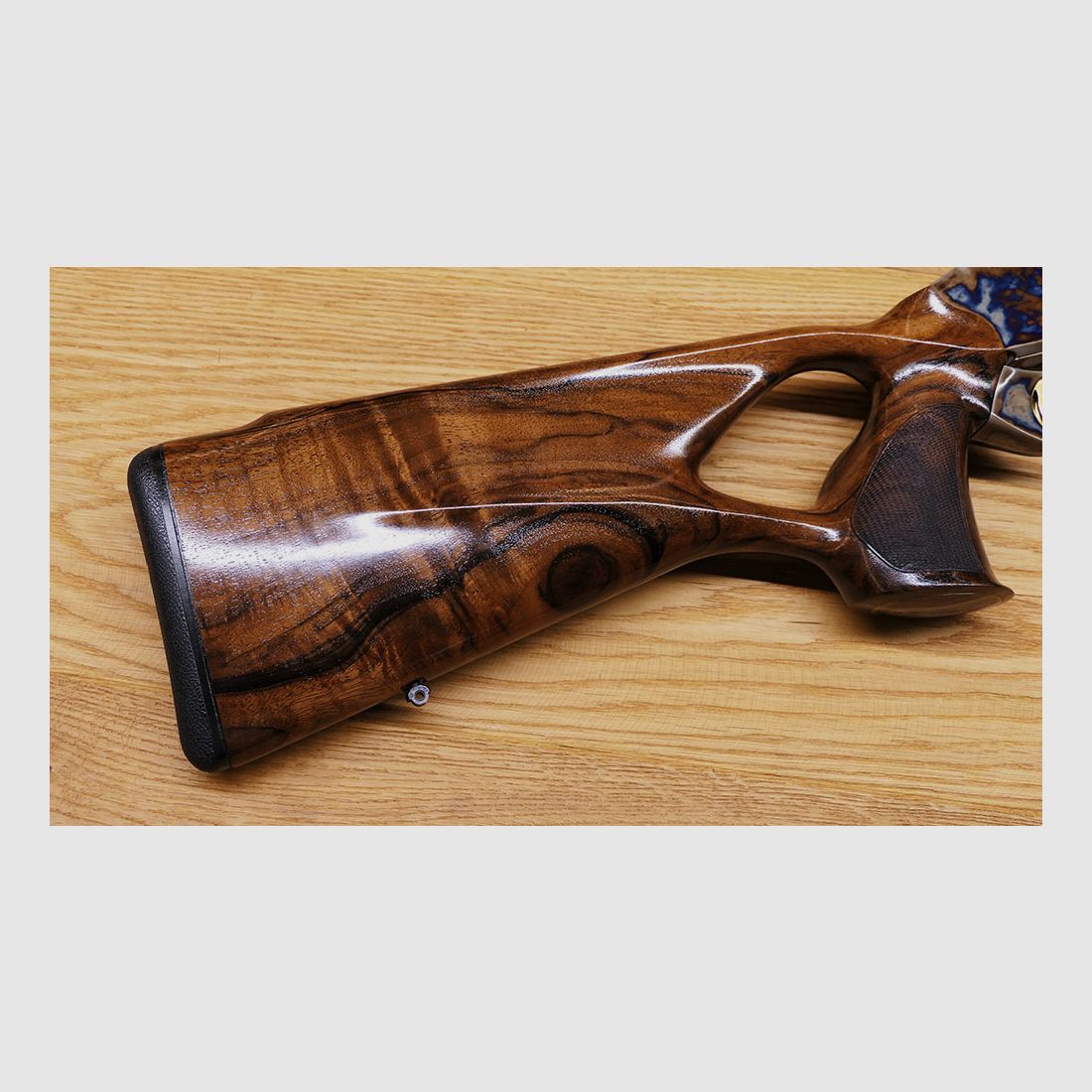 Blaser R8 Lochschaft mit Bunthärtung / Stahlsystem / glänzendes Finish / TRAUM AUS HOLZ UND STAHL