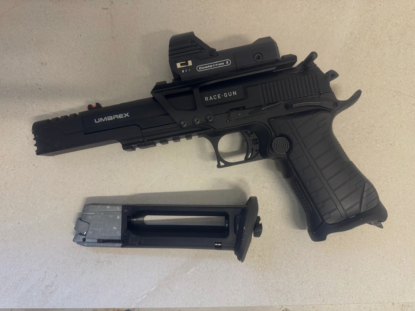 UX CO2 Pistole Racegun Set mit Leuchtpunktvisier - UVP 189,90€