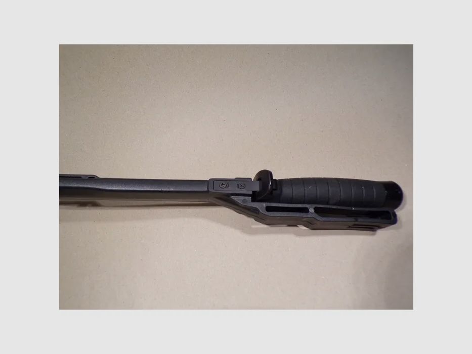 Kampfmesser Schwarz mit Säge und Kunststoff Scheide