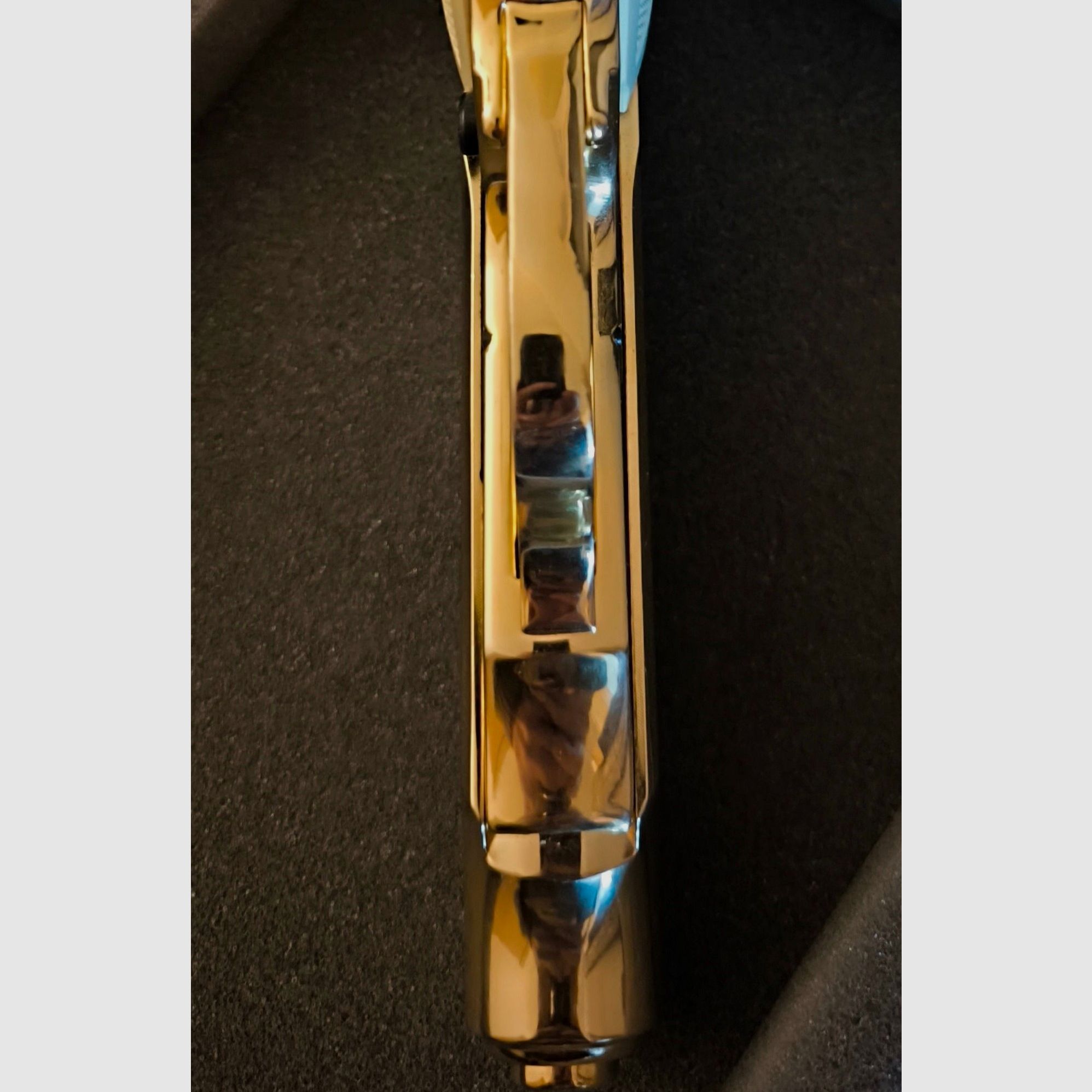 Attention collectionneurs et fans de James Bond, rareté - pièce vitrine - édition spéciale limitée et neuve depuis des décennies, ainsi que plus disponible sur d'innombrables plateformes d'enchères, Walter PP avec plaquettes blanches et VHS, état impeccable !!! Comme neuf et jamais tiré !!